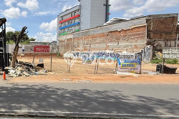 Tanah Dijual Lokasi Strategis di Jakarta Selatan dengan Luas 926m2 Tanah Dijual Lokasi Strategis di Jakarta Selatan dengan Luas 926m2