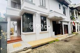 Dijual Rumah Luas Elegan Dengan View Cantik di Pondok Labu, Jakarta Selatan Dijual Rumah Luas Elegan Dengan View Cantik di Pondok Labu, Jakarta Selatan