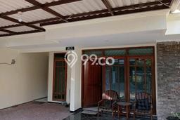 Ready to Use! Premium House LT 190m2 Desain Elegan di Ketintang Ready to Use! Premium House LT 190m2 Desain Elegan di Ketintang