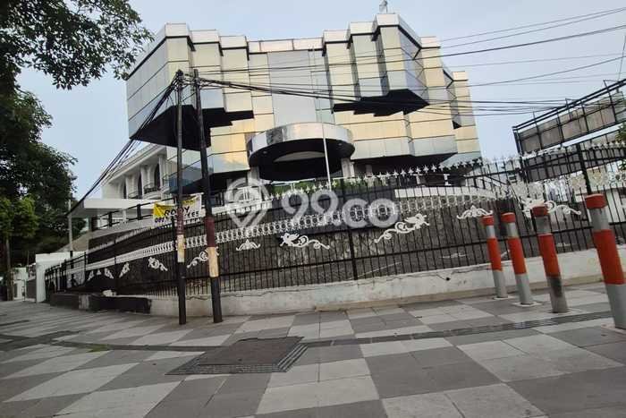 Ruko untuk Disewa di Pusat Surabaya Luas Bangunan 1100m2 Ruko untuk Disewa di Pusat Surabaya Luas Bangunan 1100m2
