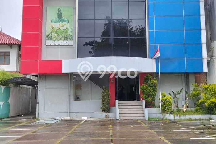 Unit Kantor Disewakan di Surabaya Kota di Area Ramai & Strategis Unit Kantor Disewakan di Surabaya Kota di Area Ramai & Strategis
