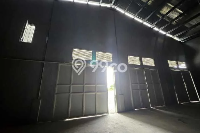 Gudang Disewa di Surabaya dengan LB 760m2 Area Komersial Ramai Gudang Disewa di Surabaya dengan LB 760m2 Area Komersial Ramai