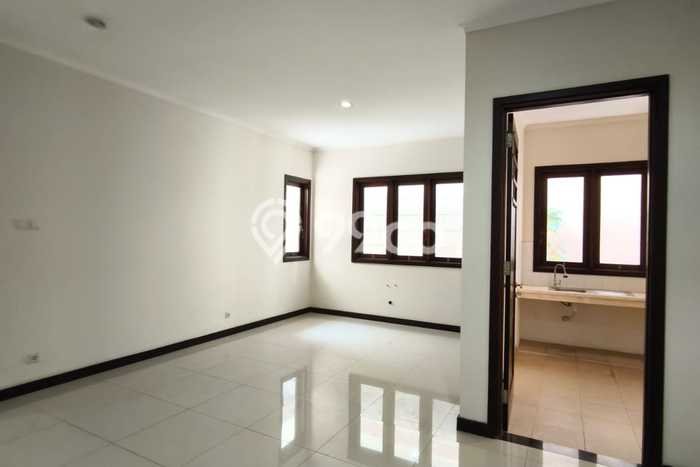 Disewakan! Rumah 5 Kamar Tidur &
4 Kamar Mandi di Surabaya Kota, Surabaya Disewakan! Rumah 5 Kamar Tidur &
4 Kamar Mandi di Surabaya Kota, Surabaya