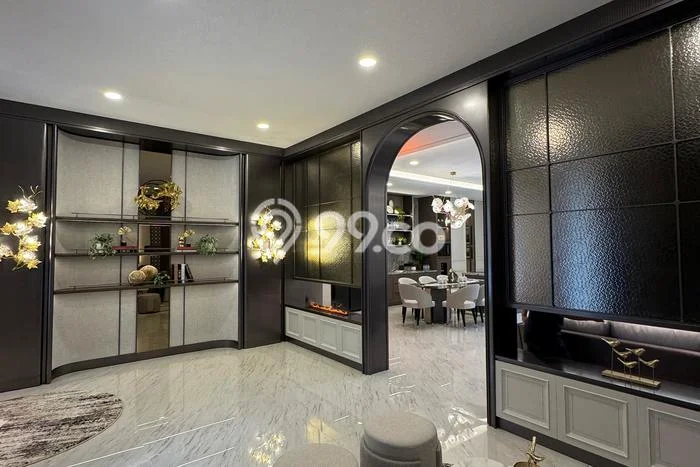 Rumah Elit Modern Siap Huni di Pakuwon Indah Surabaya Rumah Elit Modern Siap Huni di Pakuwon Indah Surabaya