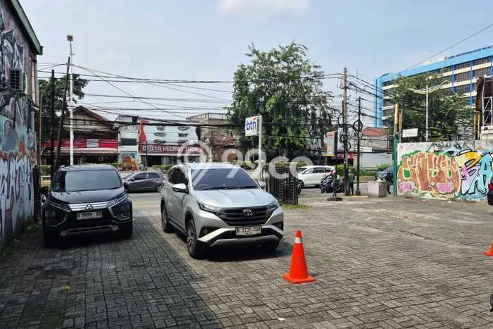 Ruko Dijual di Jakarta Timur LT 96m2 & LB 180m2 Lokasi Terbaik! Ruko Dijual di Jakarta Timur LT 96m2 & LB 180m2 Lokasi Terbaik!