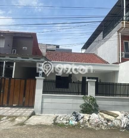 Disewakan! Rumah 2 Kamar Tidur &
2 Kamar Mandi di Depok II, Depok Disewakan! Rumah 2 Kamar Tidur &
2 Kamar Mandi di Depok II, Depok