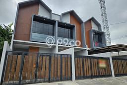 Dijual Hunian Rumah Terawat 5 Kamar di Meruya, Jakarta Barat Dijual Hunian Rumah Terawat 5 Kamar di Meruya, Jakarta Barat