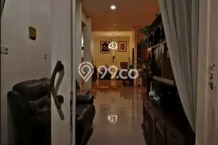 Disewakan! Rumah 4 Kamar Tidur &
2 Kamar Mandi di BSD Nusaloka, Tangerang Disewakan! Rumah 4 Kamar Tidur &
2 Kamar Mandi di BSD Nusaloka, Tangerang