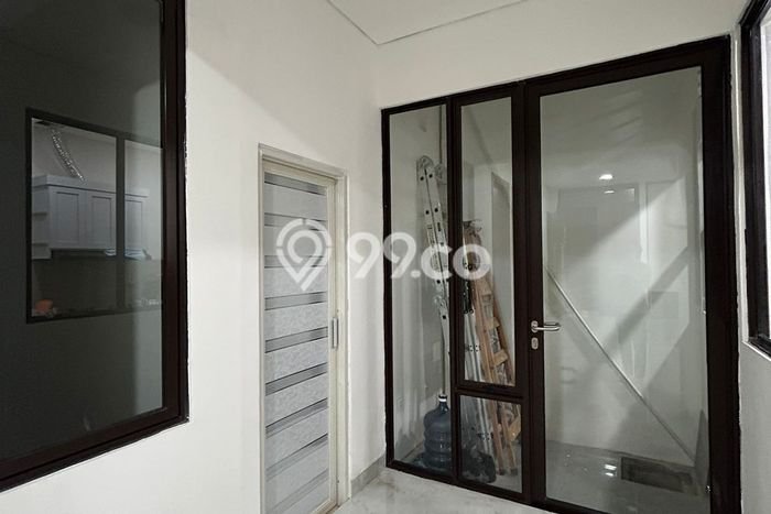 Rumah Luas Asri 4 KT Siap Pakai di Suvarna Sutera Tangerang Rumah Luas Asri 4 KT Siap Pakai di Suvarna Sutera Tangerang