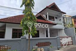 Lokasi terbaik! Rumah siap huni dikontrakkan di Denpasar Selatan LB 225m2 Lokasi terbaik! Rumah siap huni dikontrakkan di Denpasar Selatan LB 225m2