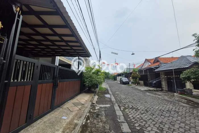 Rumah Modern 3 Kamar LT 300m2 di Kebraon Rumah Modern 3 Kamar LT 300m2 di Kebraon