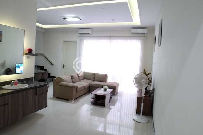 Rumah di Pakuwon City, 4 KT, Lingkungan Nyaman Rumah di Pakuwon City, 4 KT, Lingkungan Nyaman