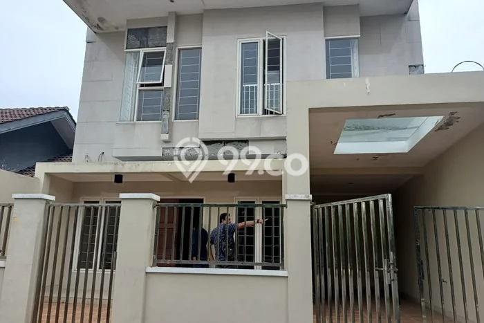 Rumah Strategis Modern Lb 200m2 di Gedangan, Sidoarjo Rumah Strategis Modern Lb 200m2 di Gedangan, Sidoarjo