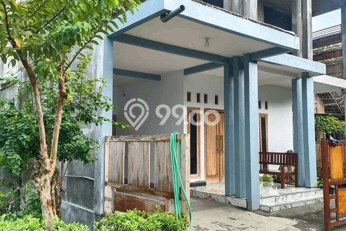 Rumah Modern 5 KT LT 197m2 di Mojokerto Rumah Modern 5 KT LT 197m2 di Mojokerto