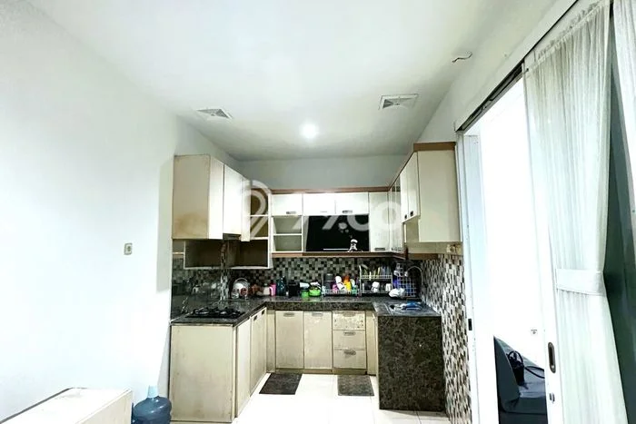 Rumah Modern 3 KT di BSD Nusaloka Tangerang Semi Furnished Rumah Modern 3 KT di BSD Nusaloka Tangerang Semi Furnished
