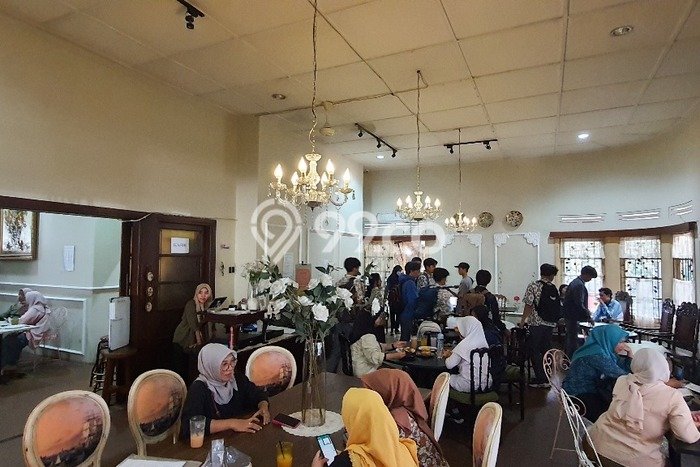 Unit Komersial Dijual di Coblong Bandung Luas Tanah 1376m2, Luas Bangunan 1376m2 Unit Komersial Dijual di Coblong Bandung Luas Tanah 1376m2, Luas Bangunan 1376m2