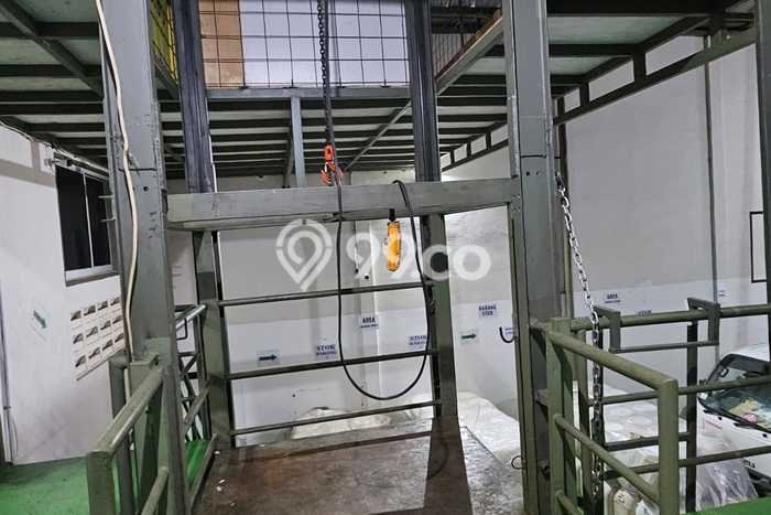 Gudang Bagus LT 354m2 LB 612m2 Dijual di BSD Tangerang Selatan Gudang Bagus LT 354m2 LB 612m2 Dijual di BSD Tangerang Selatan