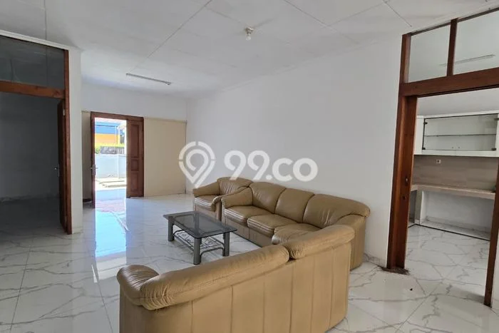 Lokasi terbaik! Rumah siap pakai disewakan di Andir LB 200m2 Lokasi terbaik! Rumah siap pakai disewakan di Andir LB 200m2