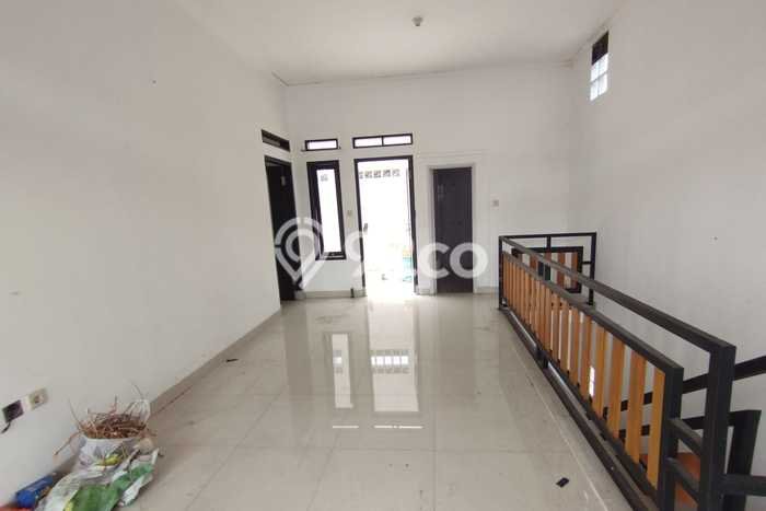 Dijual Hunian Rumah Terawat 4 KT di Sariwangi, Bandung Dijual Hunian Rumah Terawat 4 KT di Sariwangi, Bandung