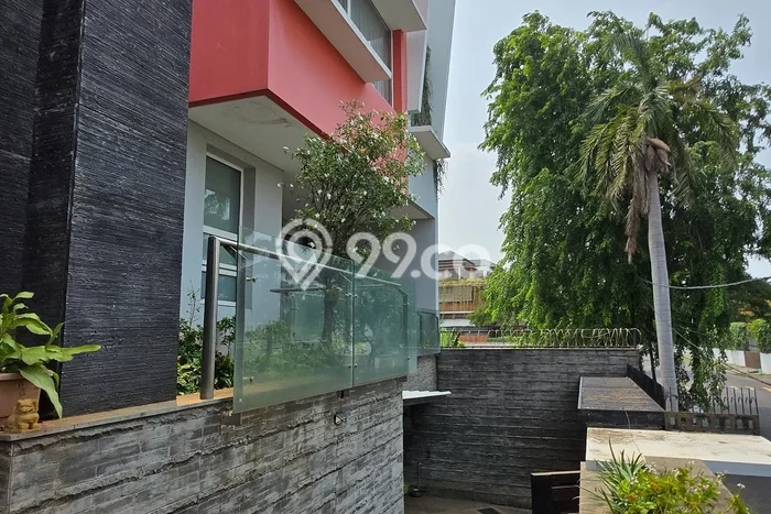 Rumah Mewah LB 1000m2 Siap Pakai Desain Elegan di Duta Garden, Tangerang Rumah Mewah LB 1000m2 Siap Pakai Desain Elegan di Duta Garden, Tangerang