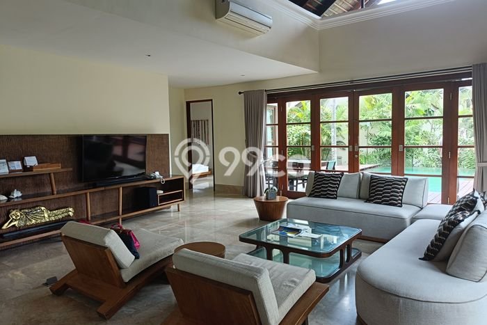 FOR SALE! Vila Kawasan , Luas 556m2m², Lokasi Premium FOR SALE! Vila Kawasan , Luas 556m2m², Lokasi Premium