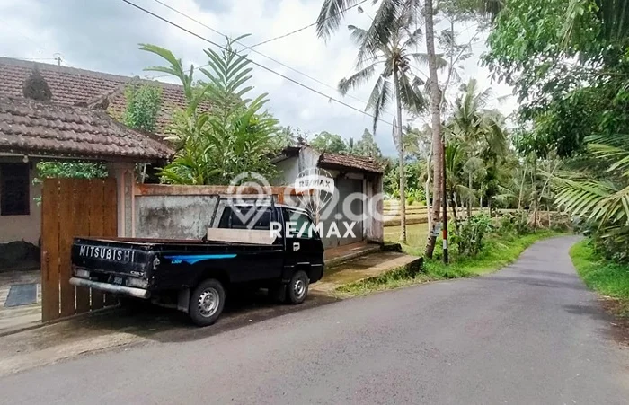 For Sale Rumah 3 Kamar Lokasi Strategis Nyaman dan Strategis di Licin For Sale Rumah 3 Kamar Lokasi Strategis Nyaman dan Strategis di Licin