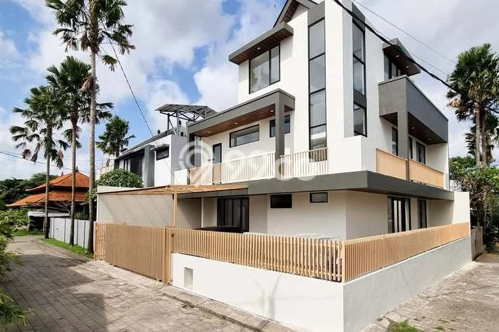 Rumah Mewah LB 240m2 Siap Pakai Desain Elegan di Dalung, Badung Rumah Mewah LB 240m2 Siap Pakai Desain Elegan di Dalung, Badung