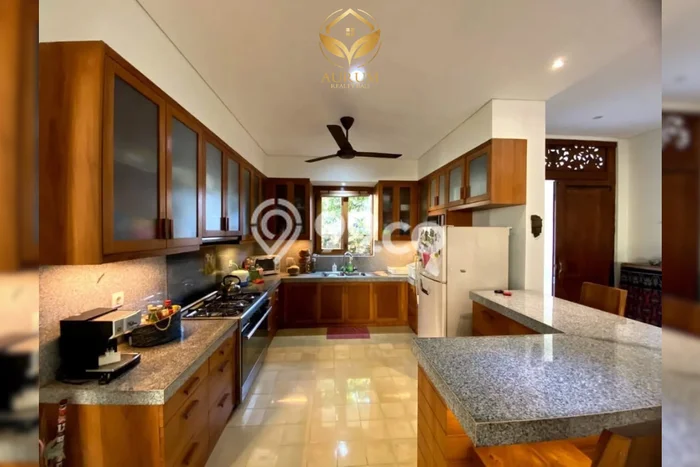Vila Kawasan , Luas 675m2m², Lokasi Strategis Vila Kawasan , Luas 675m2m², Lokasi Strategis