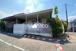 Rumah Luas Asri 2 KT Siap Pakai di Lidah Kulon Surabaya Rumah Luas Asri 2 KT Siap Pakai di Lidah Kulon Surabaya