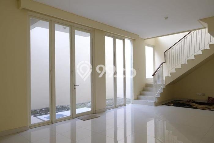 Rumah Elit LB 168m2 Siap Huni Desain Elegan di Pakuwon, Surabaya Rumah Elit LB 168m2 Siap Huni Desain Elegan di Pakuwon, Surabaya