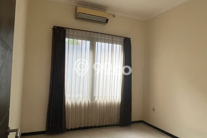 Rumah sewa siap huni 4 Kamar Tidur di Ketintang, Surabaya Rumah sewa siap huni 4 Kamar Tidur di Ketintang, Surabaya