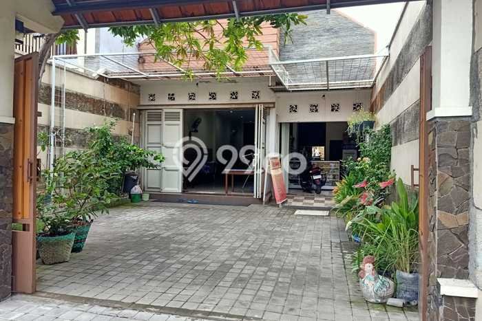 Rumah Mewah LB 168m2 Siap Pakai Desain Elegan di Solo Baru, Surakarta Rumah Mewah LB 168m2 Siap Pakai Desain Elegan di Solo Baru, Surakarta