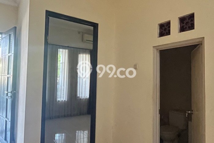 Rumah sewa siap huni 4 Kamar Tidur di Ketintang, Surabaya Rumah sewa siap huni 4 Kamar Tidur di Ketintang, Surabaya