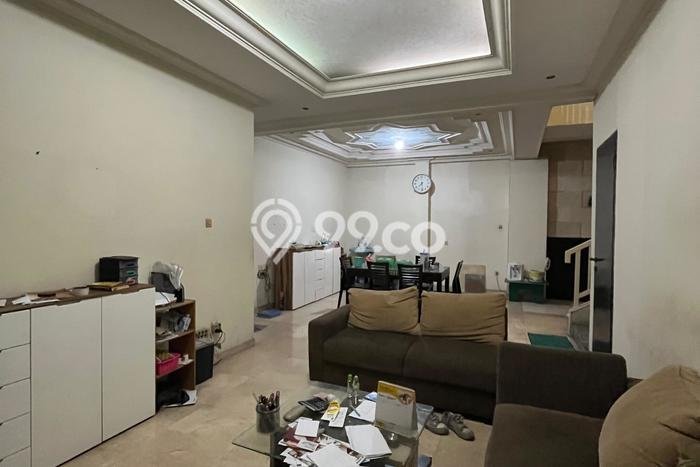 Rumah Elit LB 360m2 Siap Pakai Desain Elegan di Sukomanunggal, Surabaya Rumah Elit LB 360m2 Siap Pakai Desain Elegan di Sukomanunggal, Surabaya