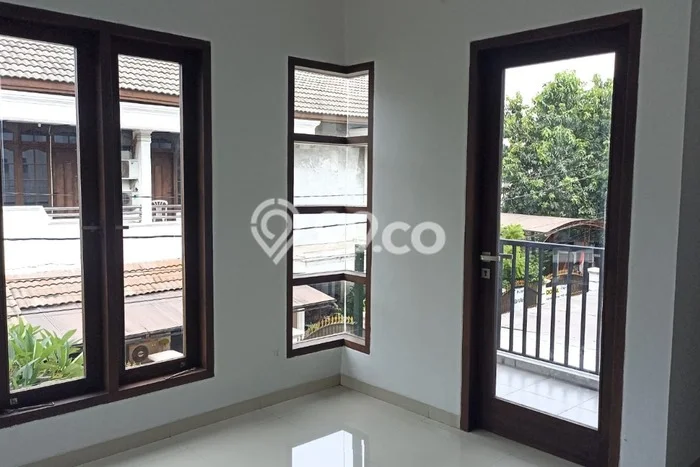 Rumah Mewah LB 340m2 Siap Pakai Desain Elegan di Pondok Bambu, Jakarta Timur Rumah Mewah LB 340m2 Siap Pakai Desain Elegan di Pondok Bambu, Jakarta Timur