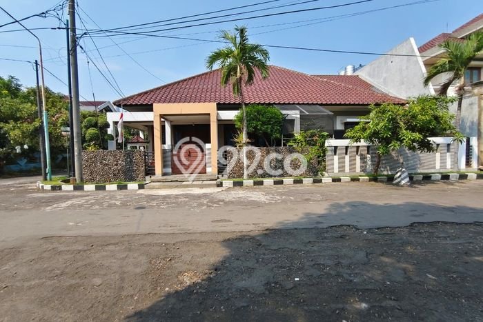 HARGA SPECIAL! Rumah Asri lokasi Sidoarjo, LT 378m2m² Bangunan 225m2m² HARGA SPECIAL! Rumah Asri lokasi Sidoarjo, LT 378m2m² Bangunan 225m2m²