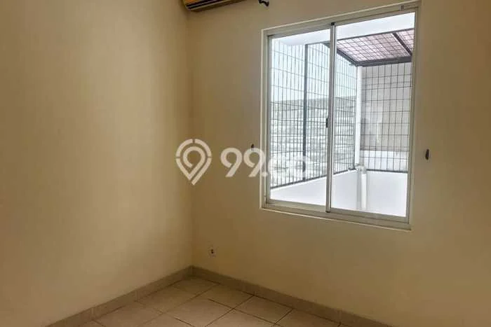 HOT DEAL! Rumah di Gading Serpong The Spring, 4 KT, Area Strategis, LT 153m² Bangunan 153m² HOT DEAL! Rumah di Gading Serpong The Spring, 4 KT, Area Strategis, LT 153m² Bangunan 153m²