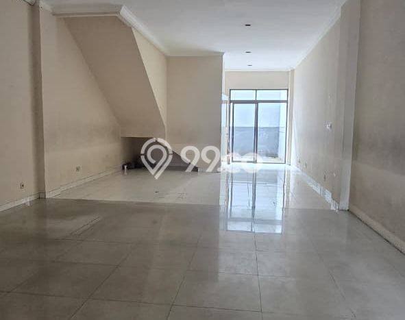 Ruko untuk disewa di Andir punya LT 136m2 & LB 270m2 harga sewa kompetitif Ruko untuk disewa di Andir punya LT 136m2 & LB 270m2 harga sewa kompetitif