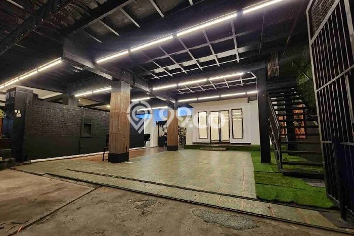 Unit Komersial disewakan di Pasar Minggu Jakarta Selatan dengan LT 230m2 / LB 600m2 Unit Komersial disewakan di Pasar Minggu Jakarta Selatan dengan LT 230m2 / LB 600m2