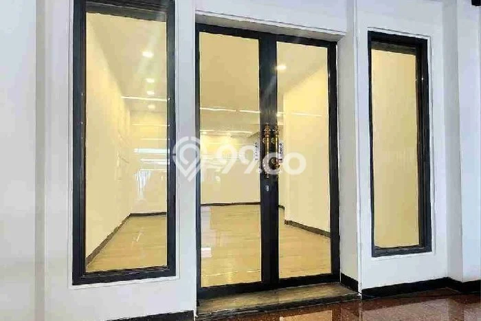 Unit Komersial disewakan di Pasar Minggu Jakarta Selatan dengan LT 230m2 / LB 600m2 Unit Komersial disewakan di Pasar Minggu Jakarta Selatan dengan LT 230m2 / LB 600m2