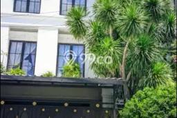 Ready to Use! Luxury House LT 188m2 Desain Modern di Pondok Indah Ready to Use! Luxury House LT 188m2 Desain Modern di Pondok Indah