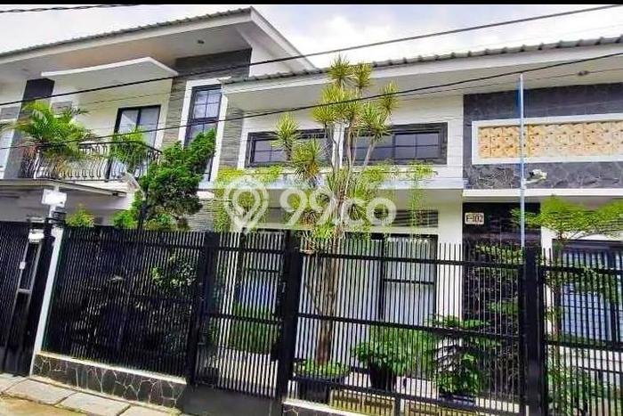 Ready to Use! Luxury House LT 170m2 Desain Modern di Bambu Apus Ready to Use! Luxury House LT 170m2 Desain Modern di Bambu Apus