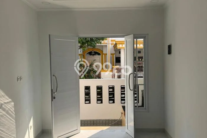 Rumah Strategis Minimalis Lb 250m2 di Jatinegara, Jakarta Timur Rumah Strategis Minimalis Lb 250m2 di Jatinegara, Jakarta Timur