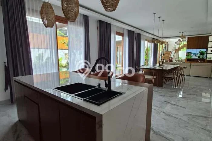 Disewakan Rumah Strategis LT 450m2 / LB 566m2 di uluwatu, Badung Disewakan Rumah Strategis LT 450m2 / LB 566m2 di uluwatu, Badung