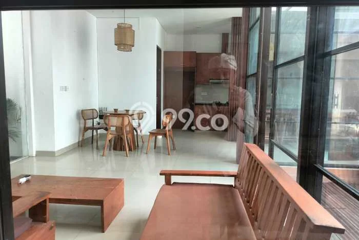 Hunian Kondisi Baik Disewakan di Kerobokan, Badung LT 300m2, LB 150m2 Hunian Kondisi Baik Disewakan di Kerobokan, Badung LT 300m2, LB 150m2