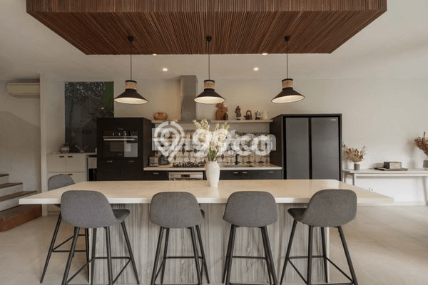 Sewa Rumah Strategis di canggu LT 400m2 / LB 210m2 Kondisi Bagus Sewa Rumah Strategis di canggu LT 400m2 / LB 210m2 Kondisi Bagus
