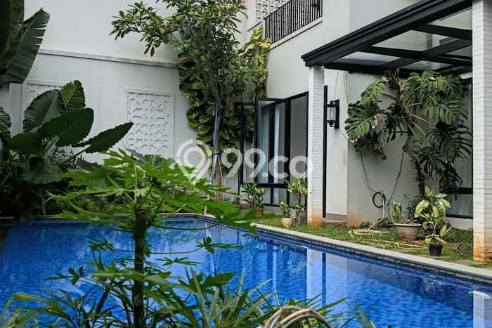 Sewa Rumah Strategis di Senopati LT 800m2 / LB 700m2 Kondisi Bagus Sewa Rumah Strategis di Senopati LT 800m2 / LB 700m2 Kondisi Bagus