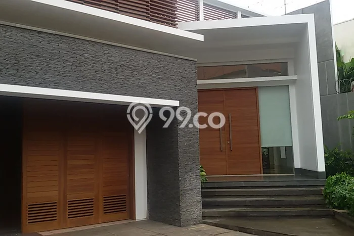 Sewa Rumah Nyaman LT 585m2 / LB 750m2 di Pondok Indah, Jakarta Selatan Sewa Rumah Nyaman LT 585m2 / LB 750m2 di Pondok Indah, Jakarta Selatan