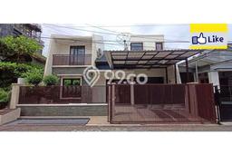 Ready to Use! Premium House LT 150m2 Desain Elegan di Surabaya Kota Ready to Use! Premium House LT 150m2 Desain Elegan di Surabaya Kota