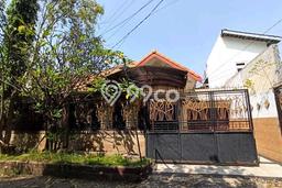 Hunian Elit LB 200m2 Siap Huni Desain Elegan di Surabaya Kota, Surabaya Hunian Elit LB 200m2 Siap Huni Desain Elegan di Surabaya Kota, Surabaya